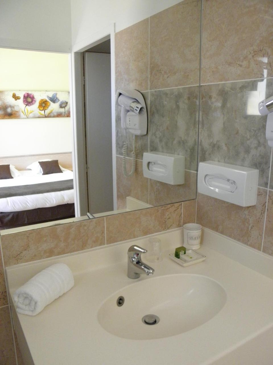 Saint-Jean-le-Centenier Logis Hotel Restaurant Le Mas De Mon Pere מראה חיצוני תמונה